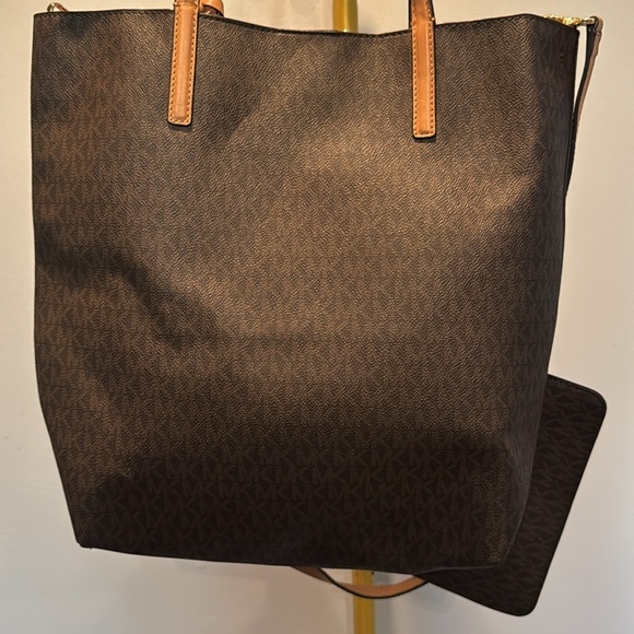 Michael Kors Brown Tote Bag with Pouch NWOT - Picture 6 of 14